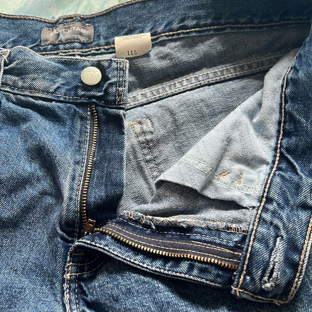 Levi’s Silvertab Cut Off Shorts - Picture 6 of 11
